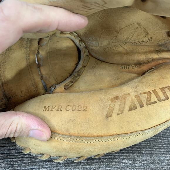 Mizuno MFR C022 Max Flex Professional Model Pro Scoop RHT Catcher's Glove Mitt - Picture 9 of 9